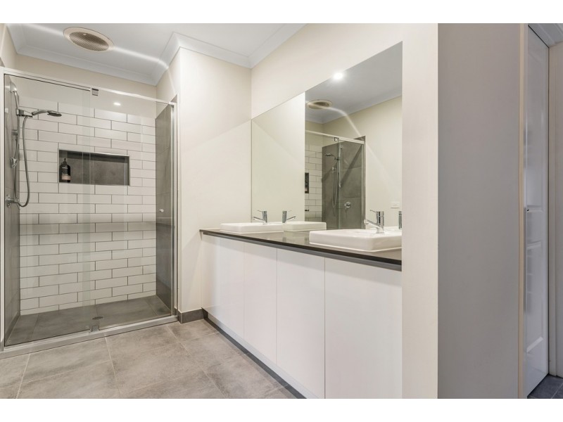 6 Dickens Street, Craigieburn VIC 3064