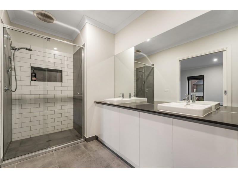 6 Dickens Street, Craigieburn VIC 3064