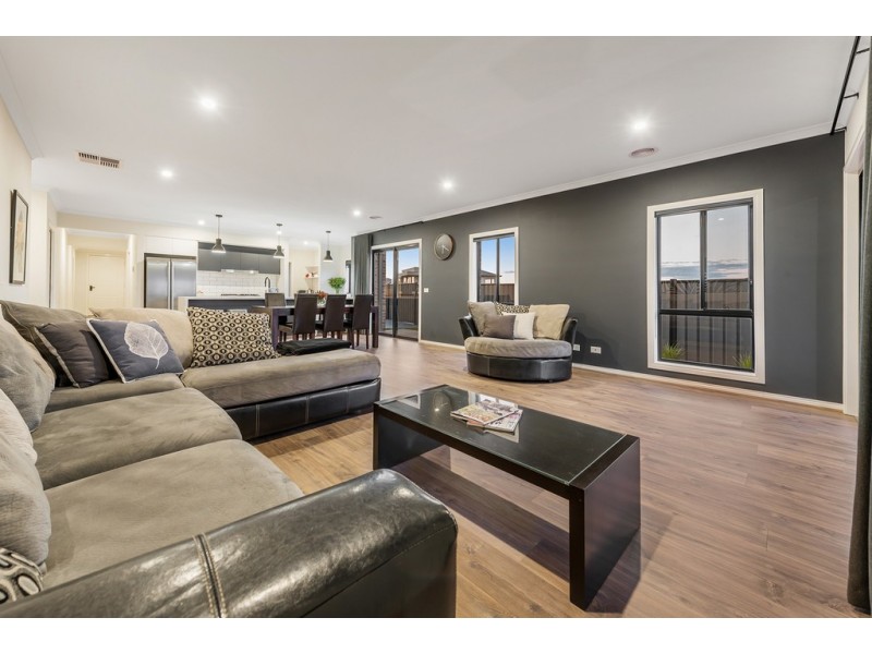 6 Dickens Street, Craigieburn VIC 3064