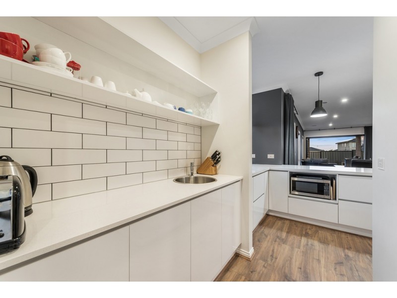 6 Dickens Street, Craigieburn VIC 3064
