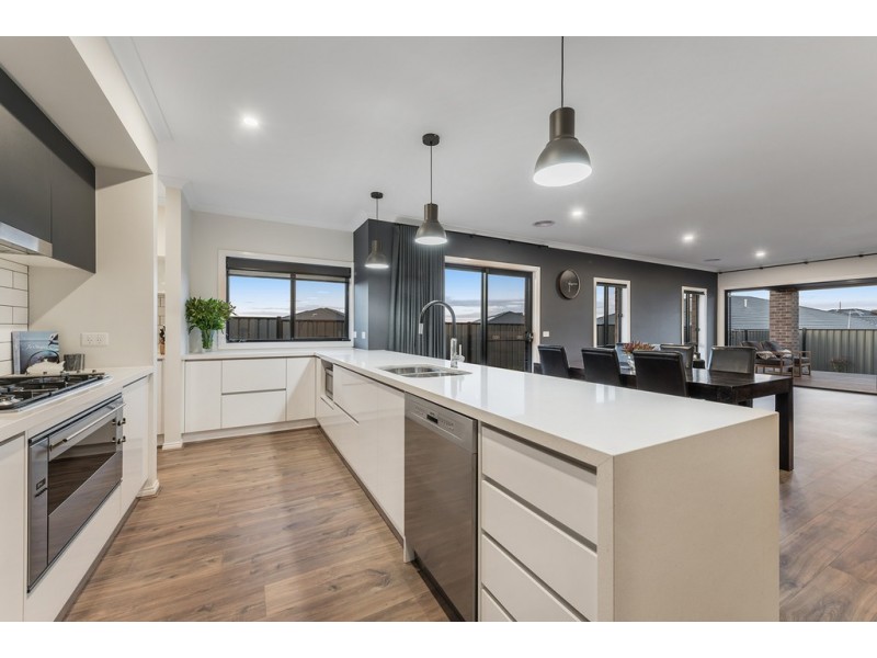6 Dickens Street, Craigieburn VIC 3064
