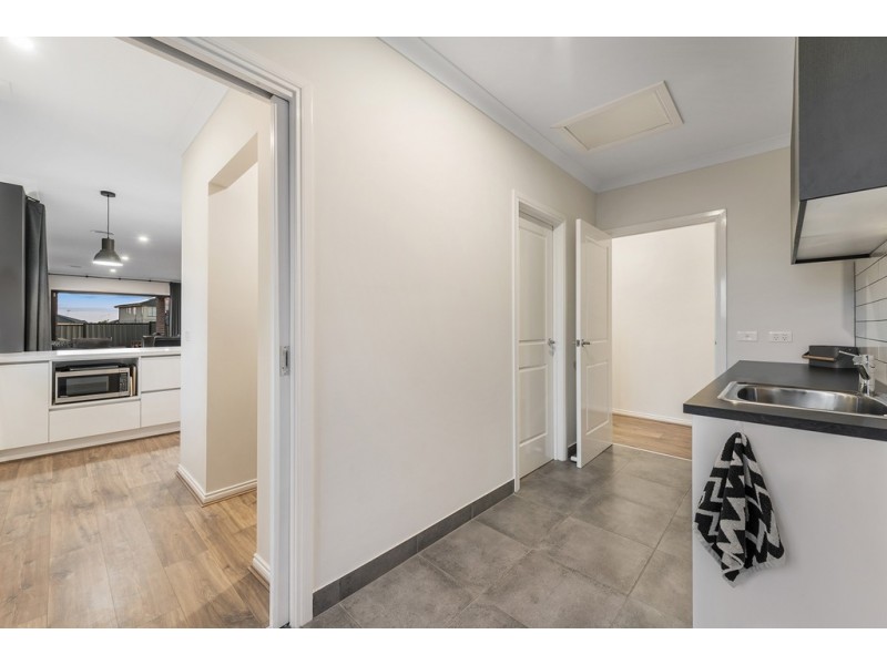 6 Dickens Street, Craigieburn VIC 3064