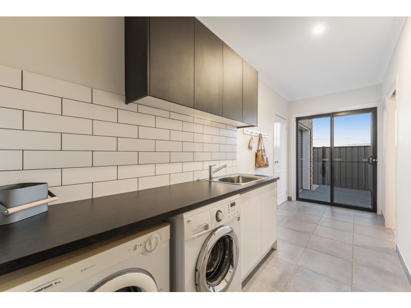 6 Dickens Street, Craigieburn VIC 3064