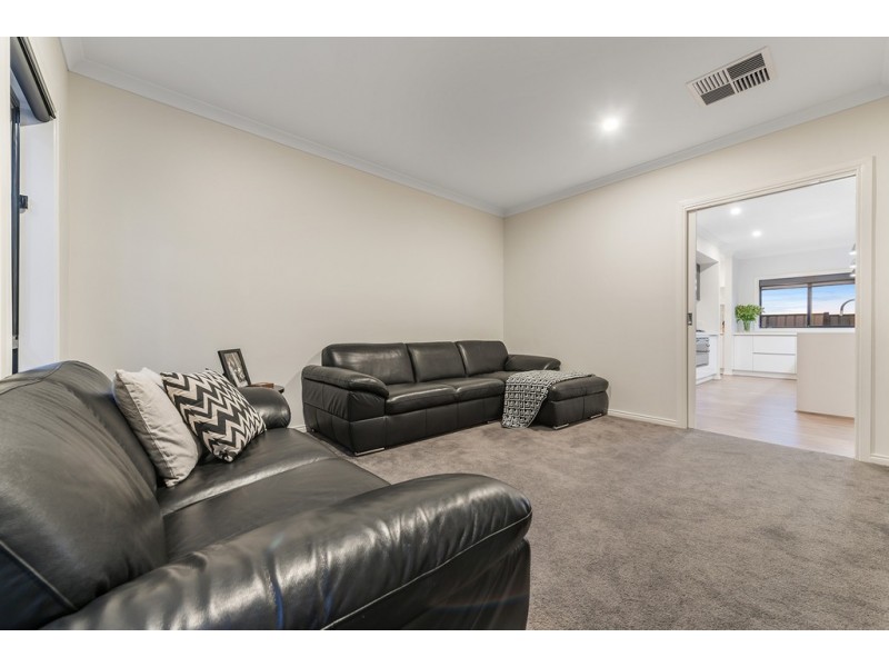 6 Dickens Street, Craigieburn VIC 3064