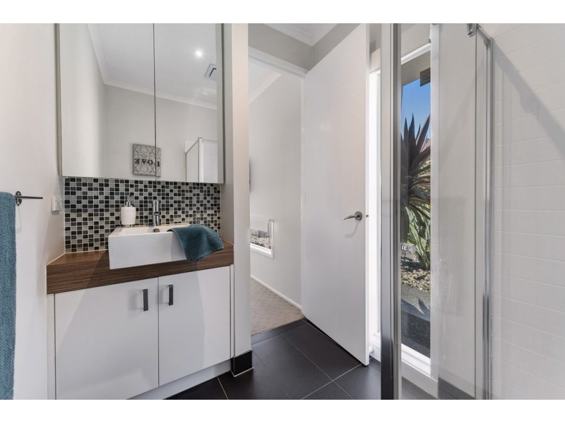 7 Burrora Way, Craigieburn VIC 3064