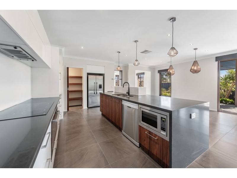41 Newmarket Parade, Mickleham VIC 3064