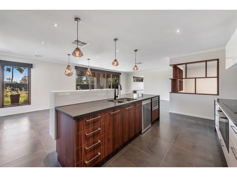 41 Newmarket Parade, Mickleham VIC 3064
