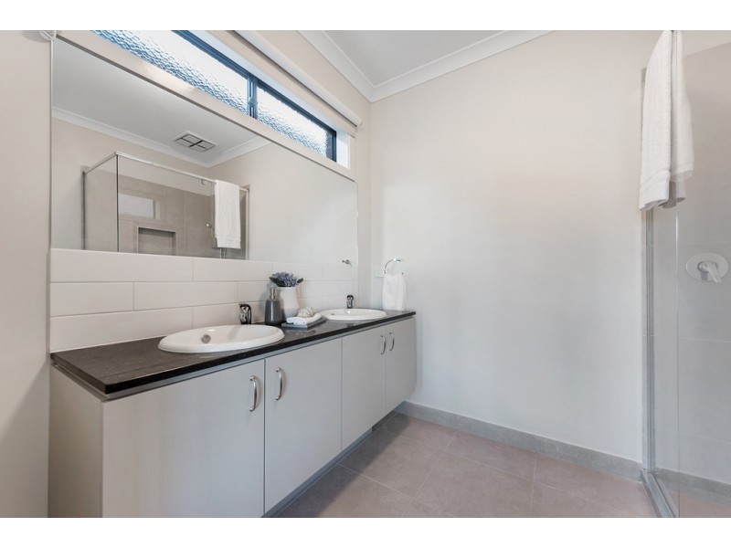 11 Bellinger Circuit, Craigieburn VIC 3064