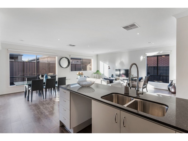 11 Bellinger Circuit, Craigieburn VIC 3064