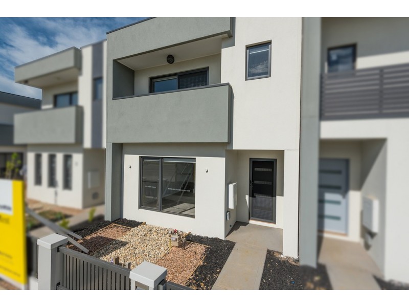 16 Errol Boulevard, Mickleham VIC 3064