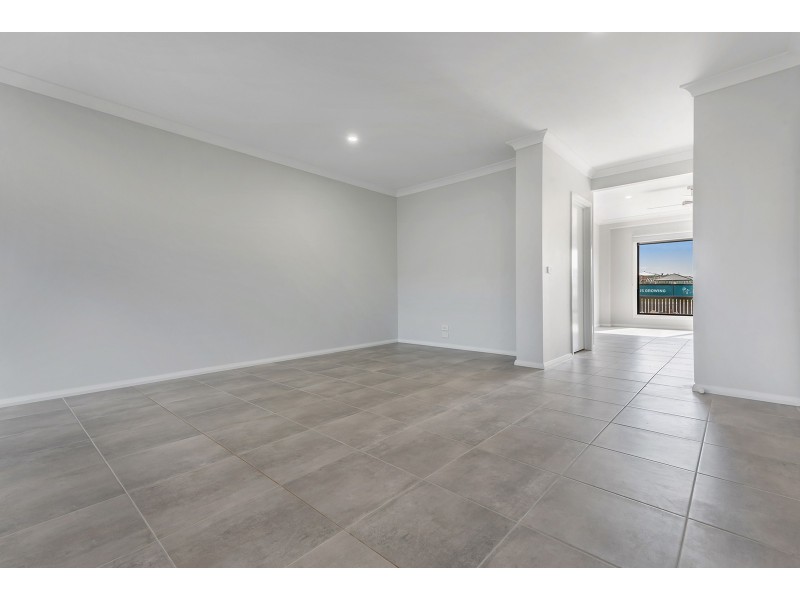 16 Errol Boulevard, Mickleham VIC 3064