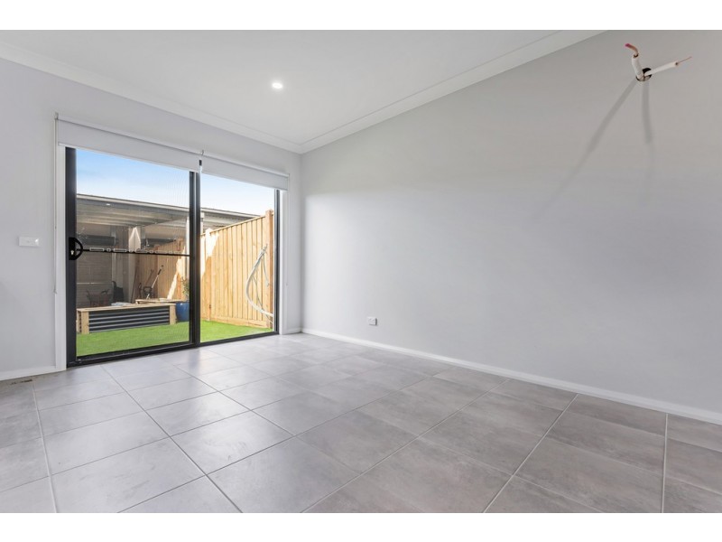 16 Errol Boulevard, Mickleham VIC 3064