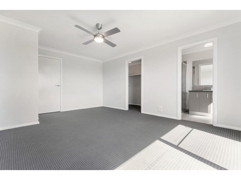 16 Errol Boulevard, Mickleham VIC 3064