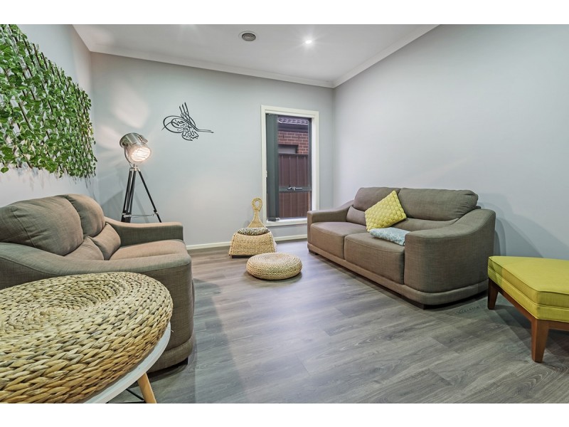 19 Woodgrove Street, Craigieburn VIC 3064