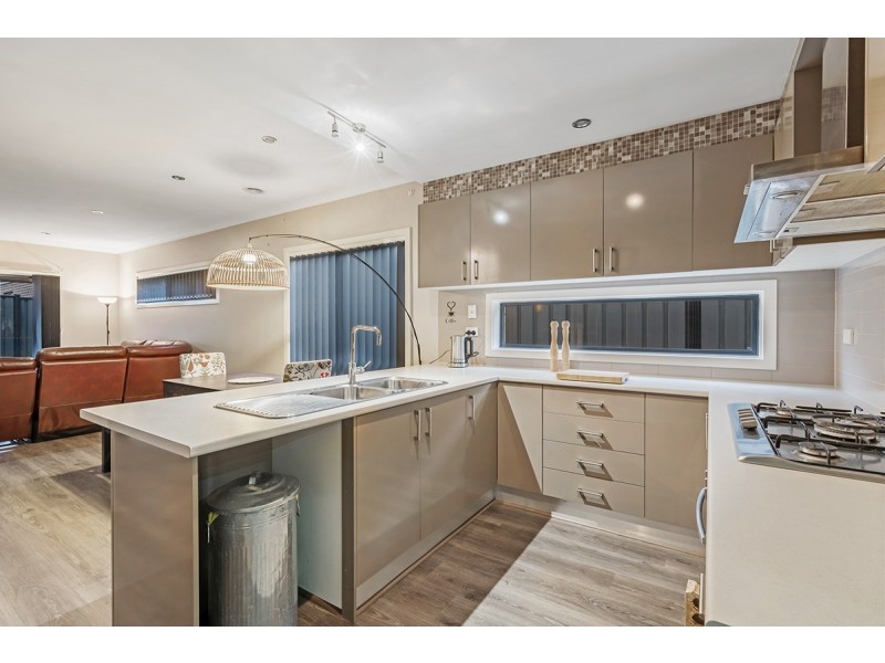 19 Woodgrove Street, Craigieburn VIC 3064