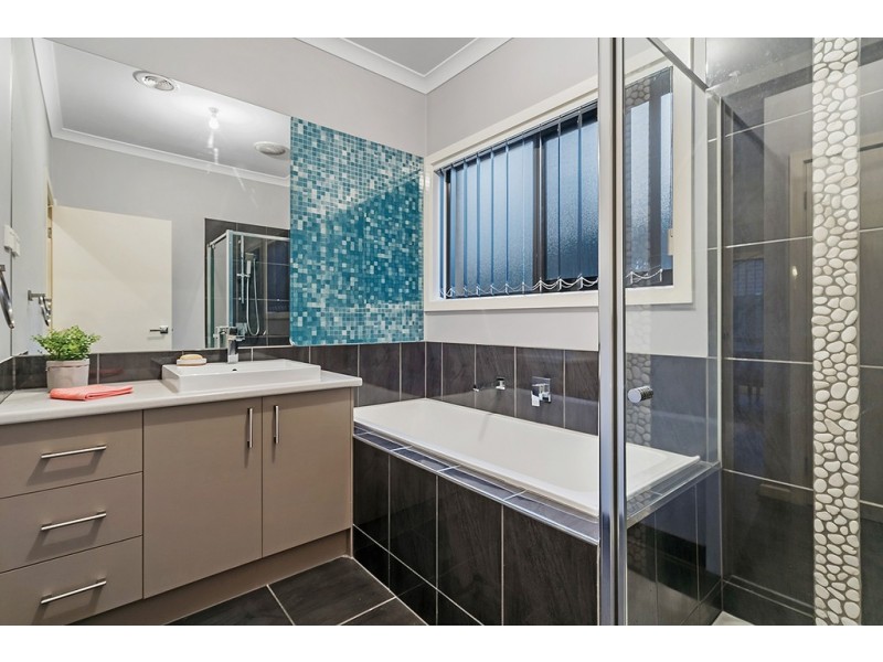 19 Woodgrove Street, Craigieburn VIC 3064
