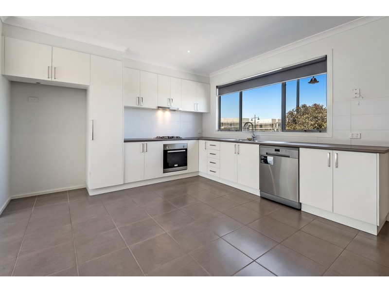 2/2 Marathon Boulevard, Craigieburn VIC 3064