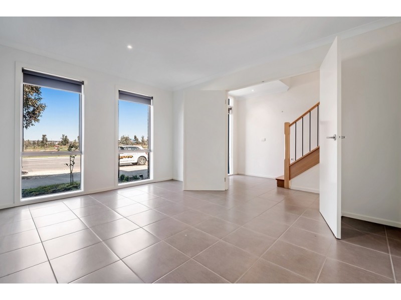 2/2 Marathon Boulevard, Craigieburn VIC 3064