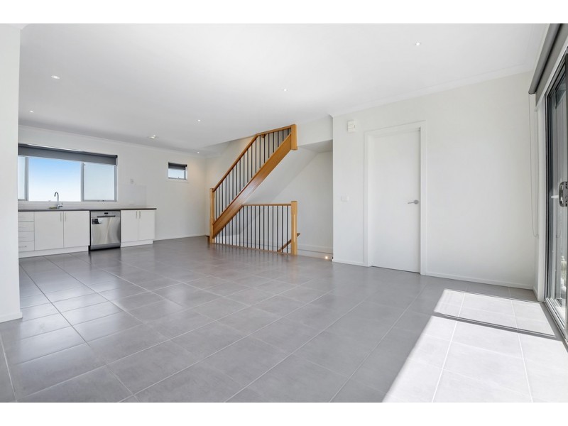 2/2 Marathon Boulevard, Craigieburn VIC 3064