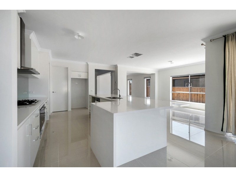 31 St Georges Road, Mickleham VIC 3064