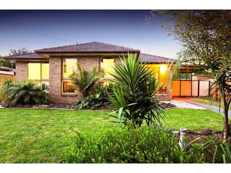 6 Leura Court, Gladstone Park VIC 3043