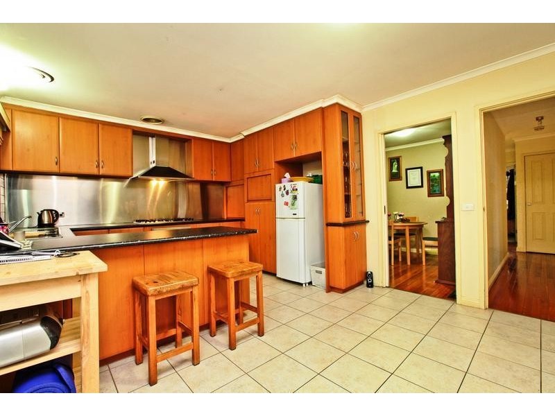 6 Leura Court, Gladstone Park VIC 3043