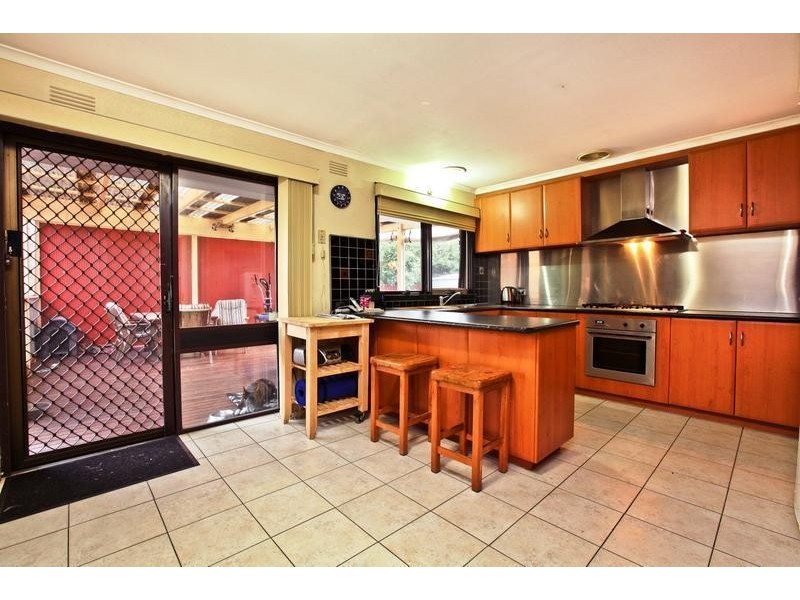 6 Leura Court, Gladstone Park VIC 3043