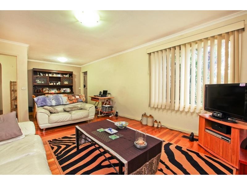 6 Leura Court, Gladstone Park VIC 3043