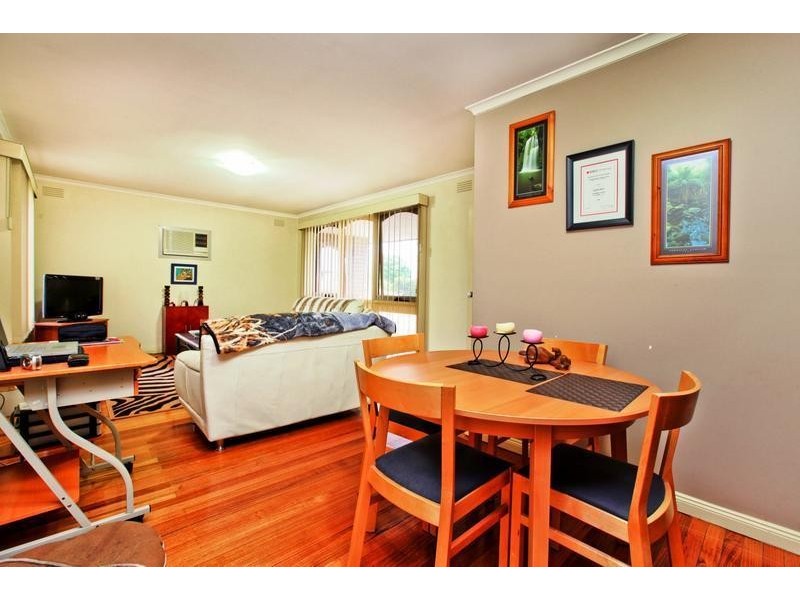 6 Leura Court, Gladstone Park VIC 3043