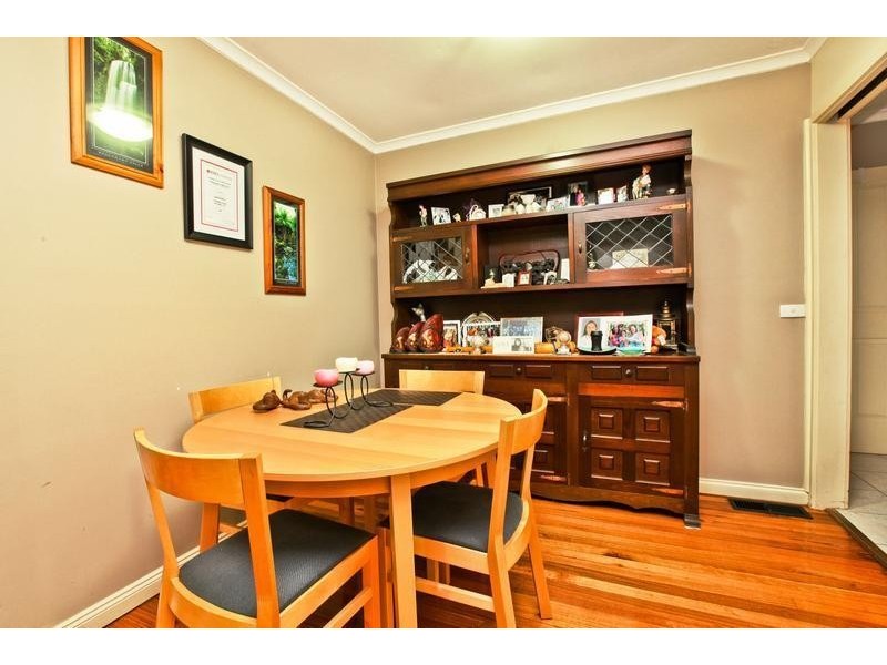 6 Leura Court, Gladstone Park VIC 3043