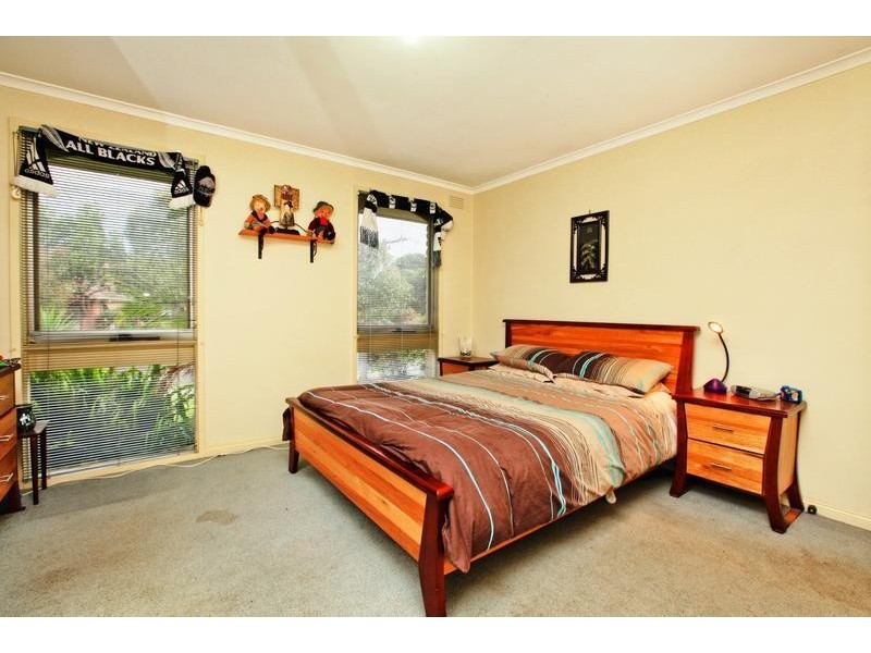 6 Leura Court, Gladstone Park VIC 3043