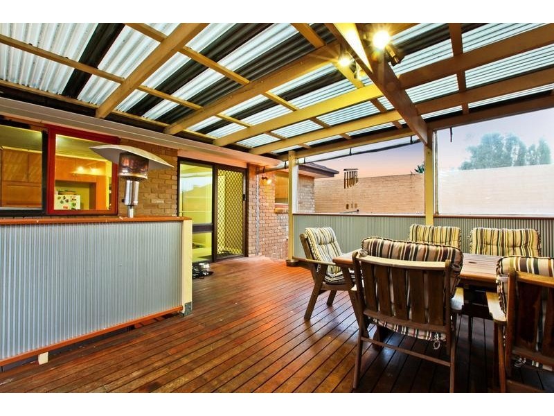 6 Leura Court, Gladstone Park VIC 3043