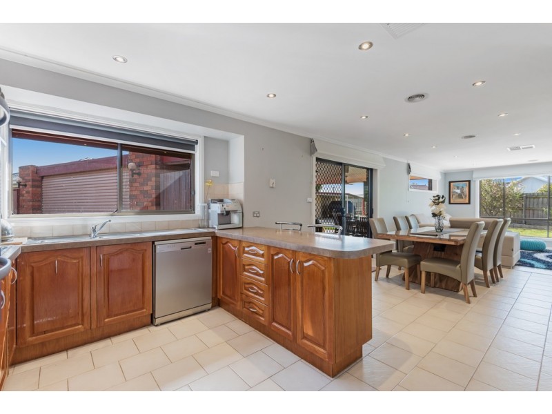 8 Finden Court, Craigieburn VIC 3064