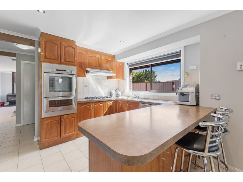 8 Finden Court, Craigieburn VIC 3064