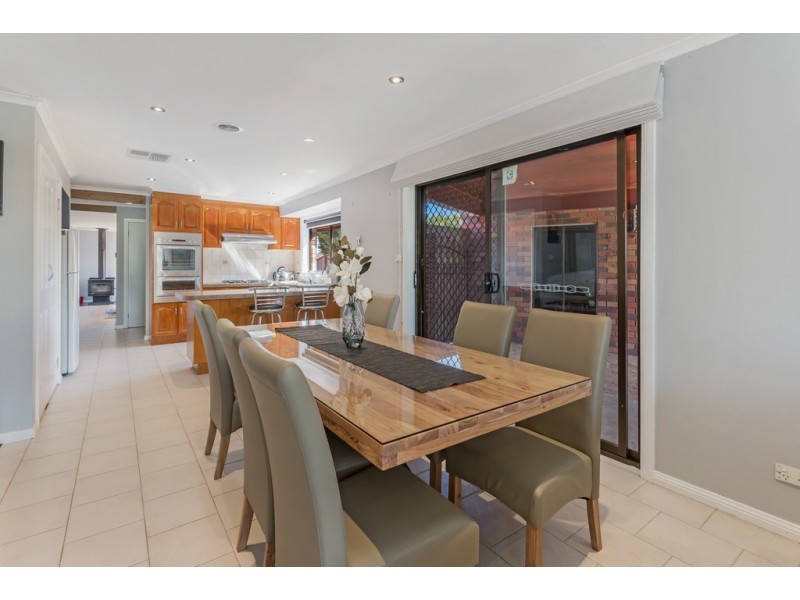 8 Finden Court, Craigieburn VIC 3064