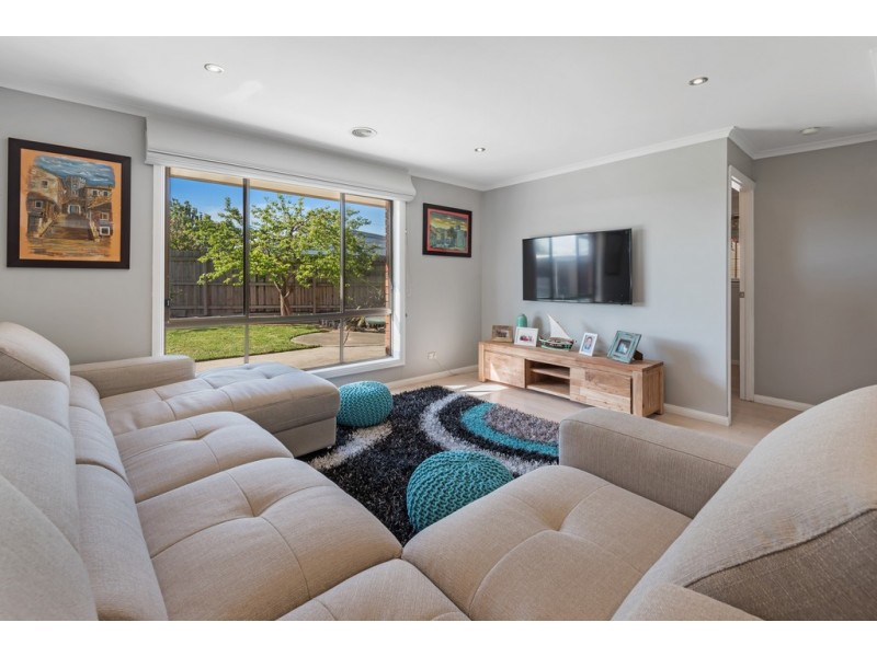 8 Finden Court, Craigieburn VIC 3064