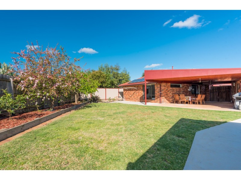 8 Finden Court, Craigieburn VIC 3064