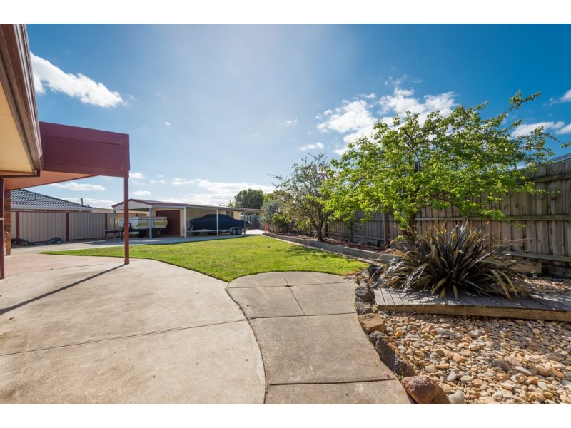 8 Finden Court, Craigieburn VIC 3064