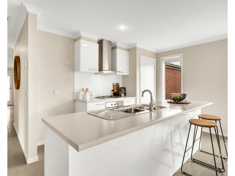 2 Roebuck Way, Craigieburn VIC 3064