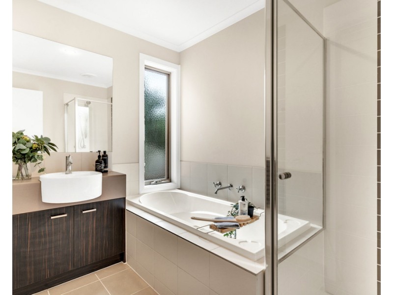 2 Roebuck Way, Craigieburn VIC 3064