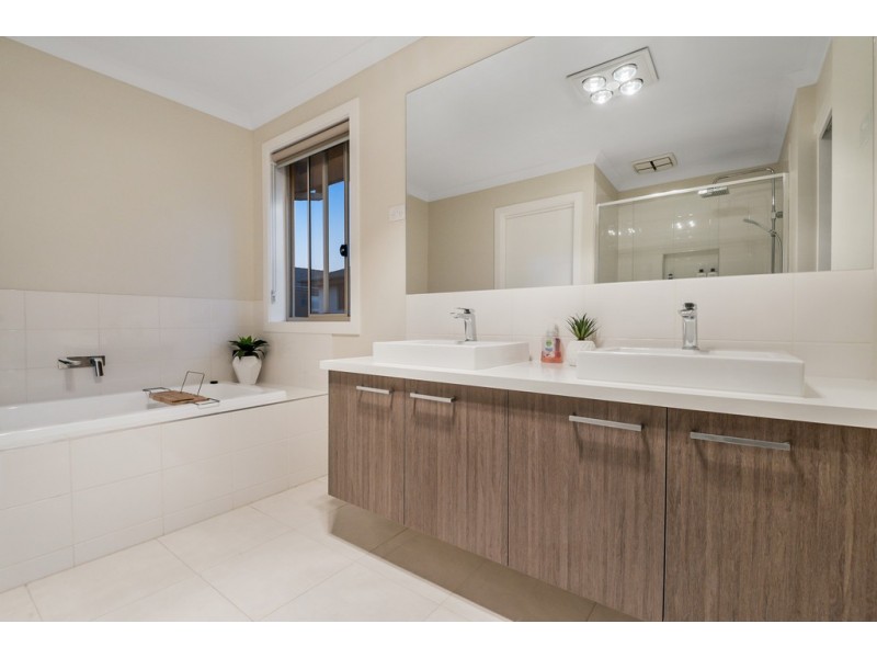 4 Dickens Street, Craigieburn VIC 3064