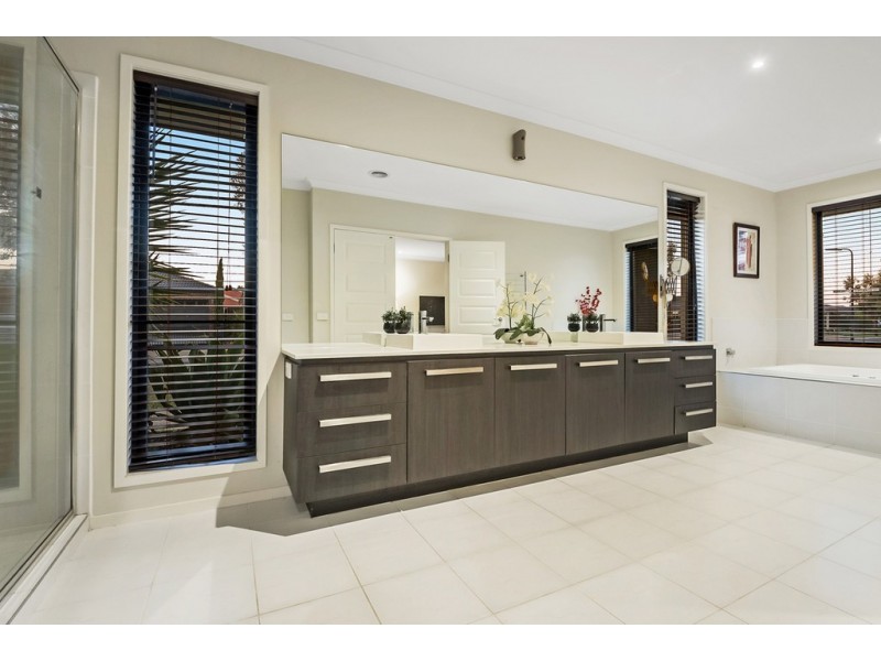 39 Brickwood Circuit, Craigieburn VIC 3064