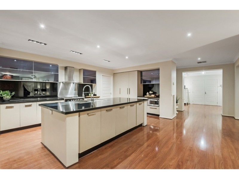 39 Brickwood Circuit, Craigieburn VIC 3064