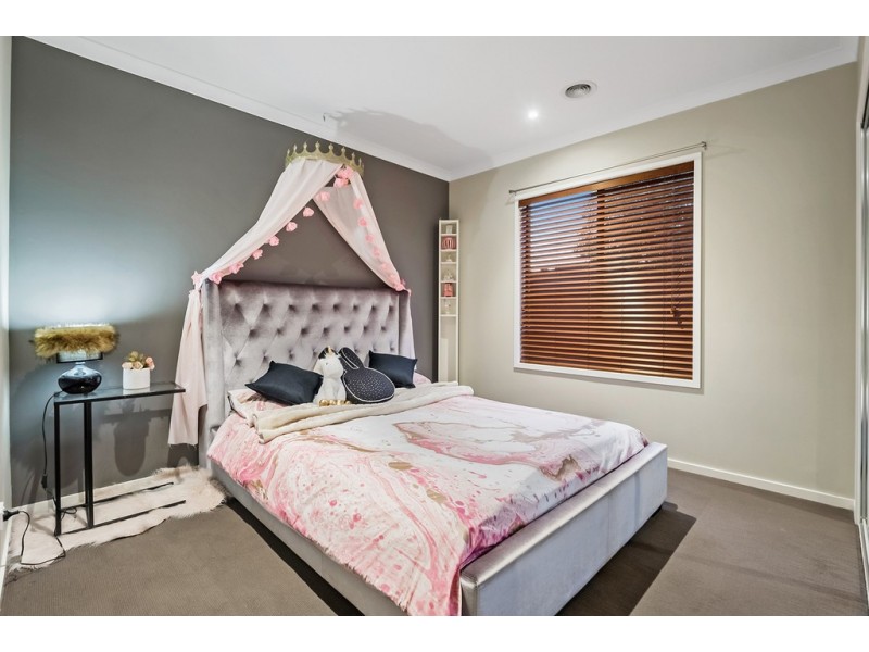 39 Brickwood Circuit, Craigieburn VIC 3064
