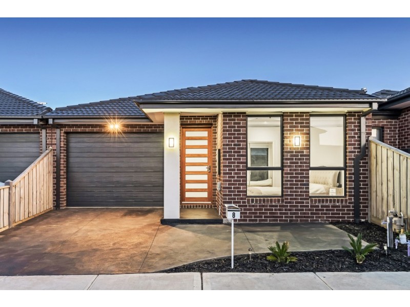 8 Chambly Drive, Mickleham VIC 3064