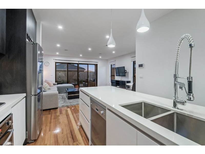 8 Chambly Drive, Mickleham VIC 3064