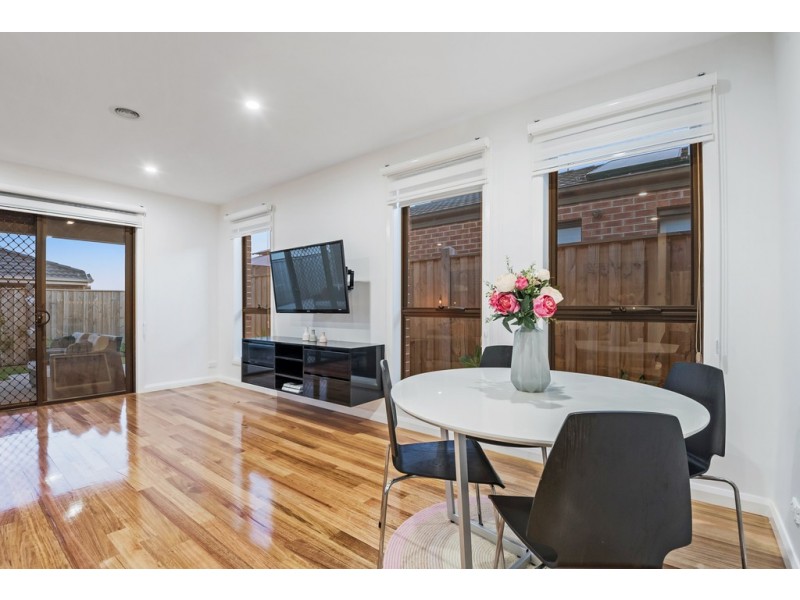 8 Chambly Drive, Mickleham VIC 3064