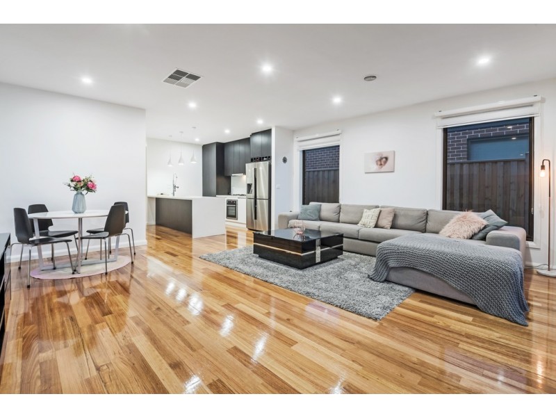 8 Chambly Drive, Mickleham VIC 3064