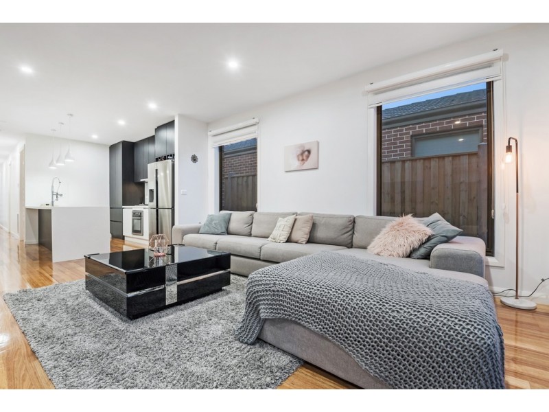 8 Chambly Drive, Mickleham VIC 3064