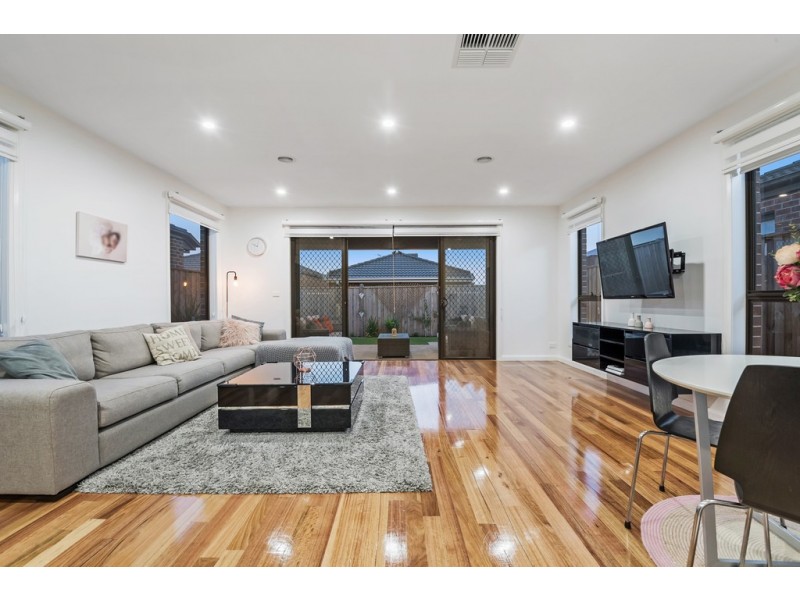 8 Chambly Drive, Mickleham VIC 3064